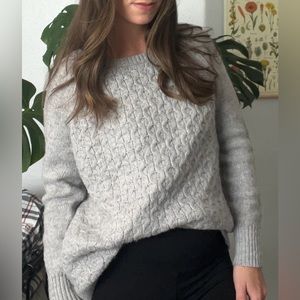 GAP Sweater - Gray, Relaxed, Cozy & Soft (SIZE M)